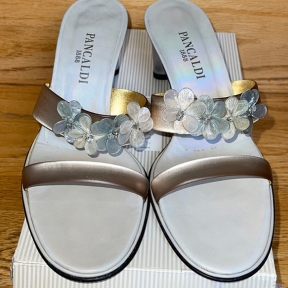 Pancaldi Sandals Gold tone with appliqués NWT - Picture 6 of 8